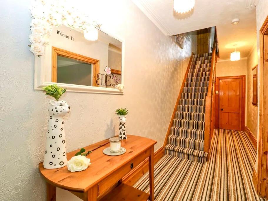 Homely 4 Bedroom Large House Inc Free Parking - Great Location - Fast Wifi - Smart Tv - Sleeps Up To 7! Close To Bournemouth & Poole Town Centre & Sandbanks Eksteriør billede