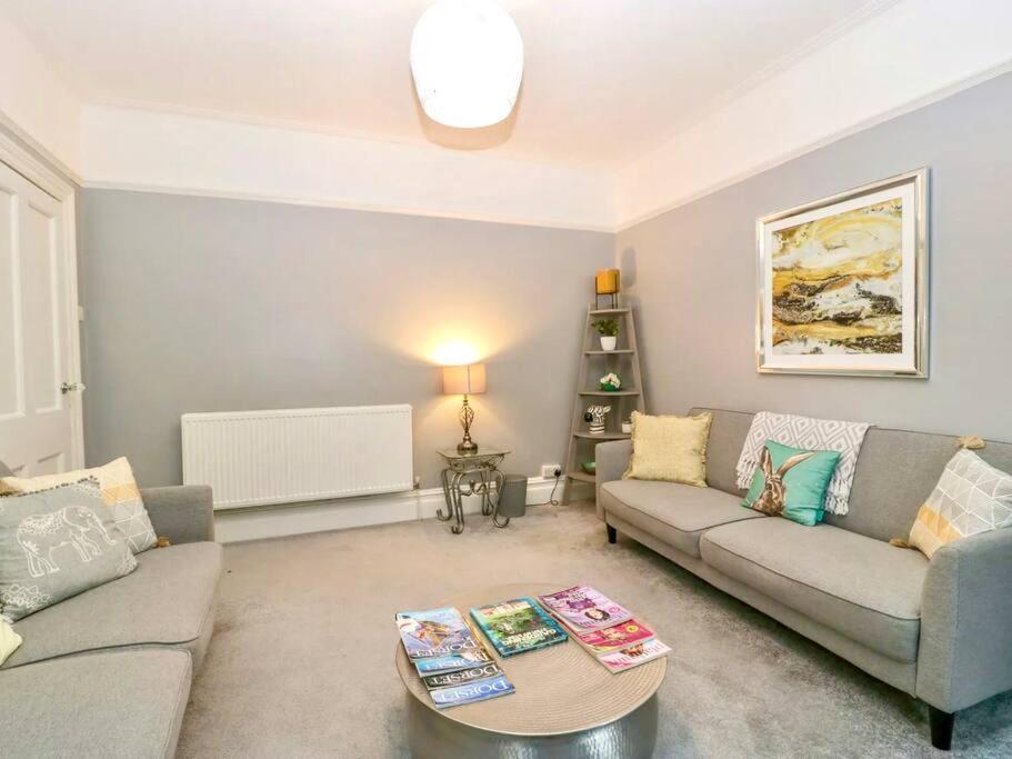 Homely 4 Bedroom Large House Inc Free Parking - Great Location - Fast Wifi - Smart Tv - Sleeps Up To 7! Close To Bournemouth & Poole Town Centre & Sandbanks Eksteriør billede