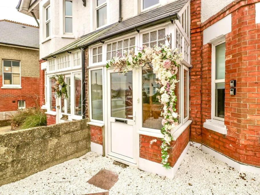 Homely 4 Bedroom Large House Inc Free Parking - Great Location - Fast Wifi - Smart Tv - Sleeps Up To 7! Close To Bournemouth & Poole Town Centre & Sandbanks Eksteriør billede